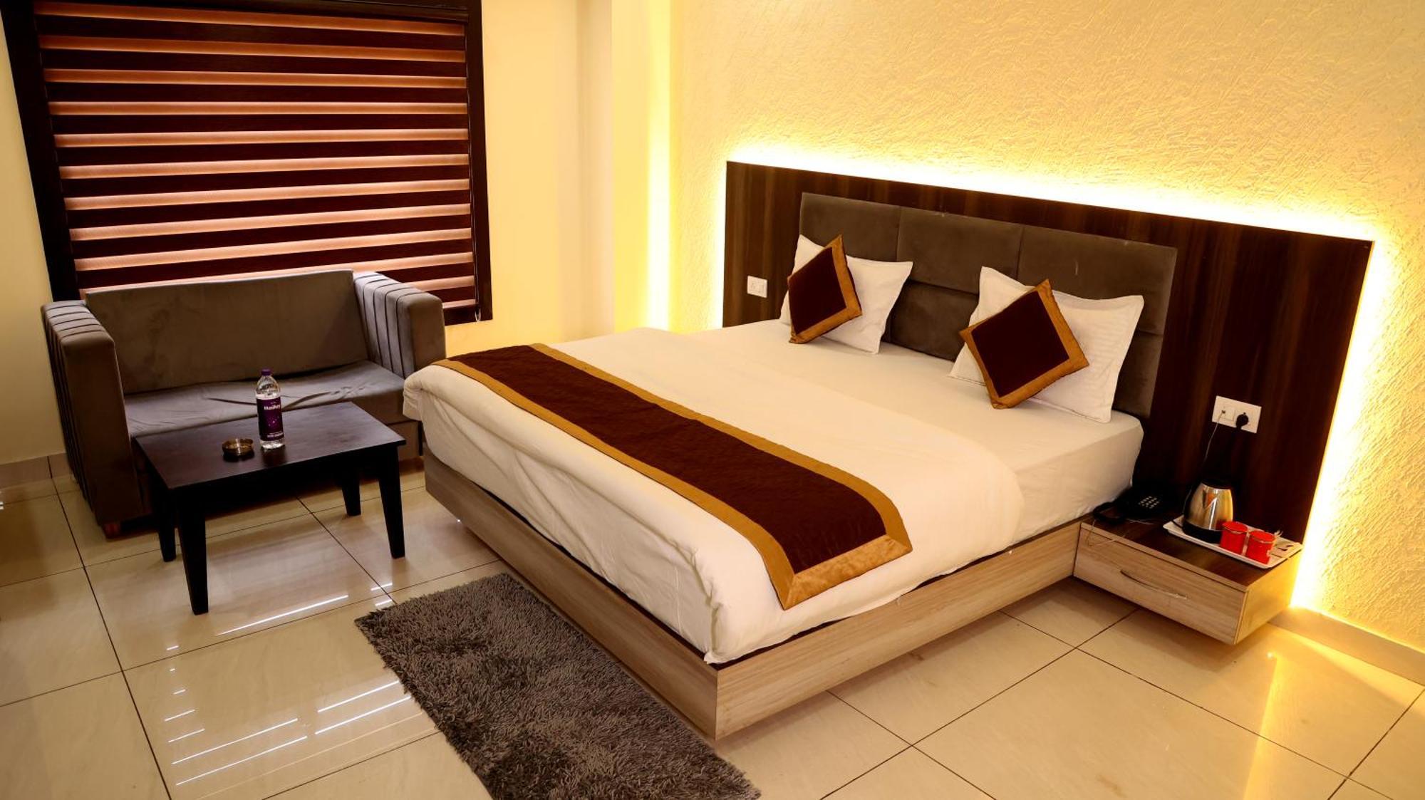 Hotel Blue Pine Харидвар Экстерьер фото
